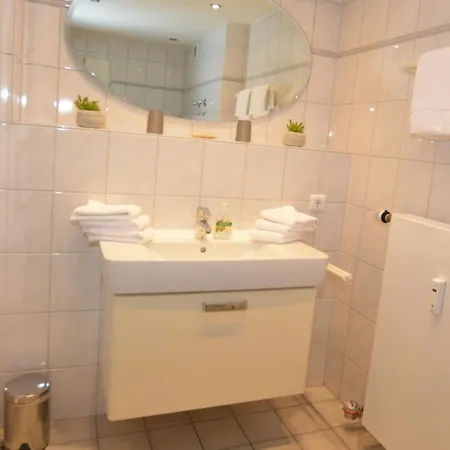 Apartment 1-305, Traumhafter See-u Landblick Im Haus Metropol